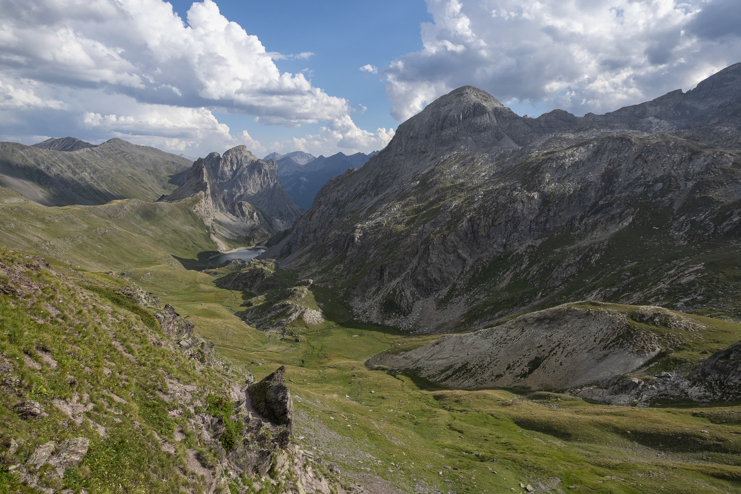 France, Hautes-Alpes, Massif des Cerces, Alpes, Arêtes de la Bruyère, Col de la Ponsonnière, Grand Lac, Savoie